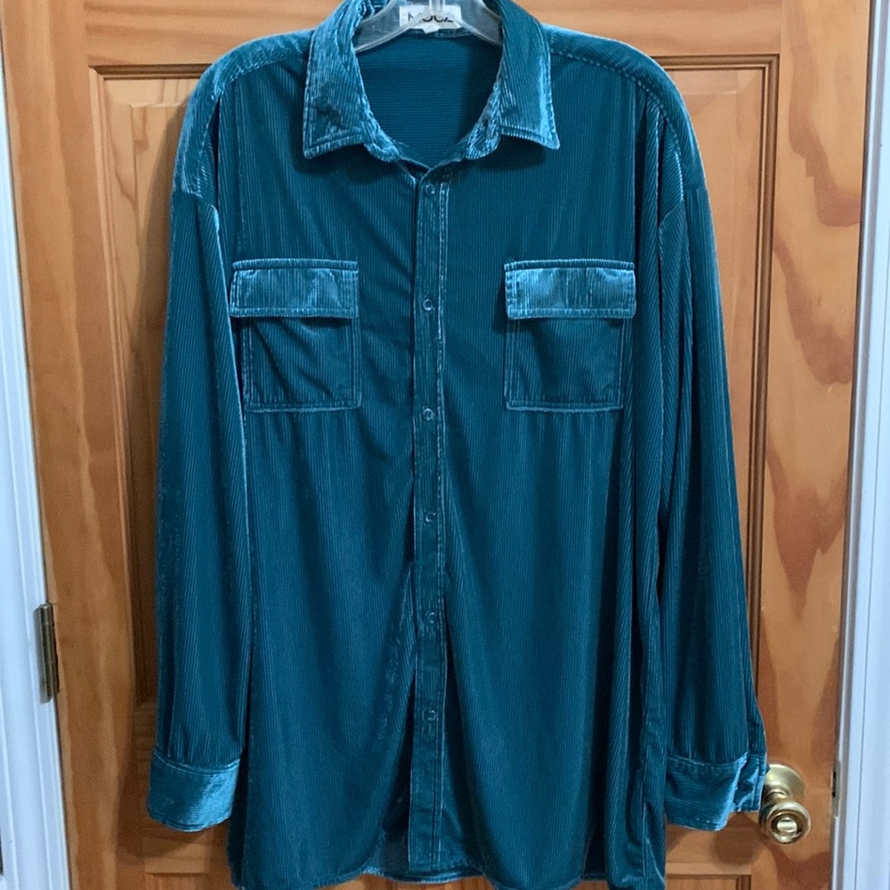 MOCA Teal Green Shimmer top. Size Medium. Excellent condition!